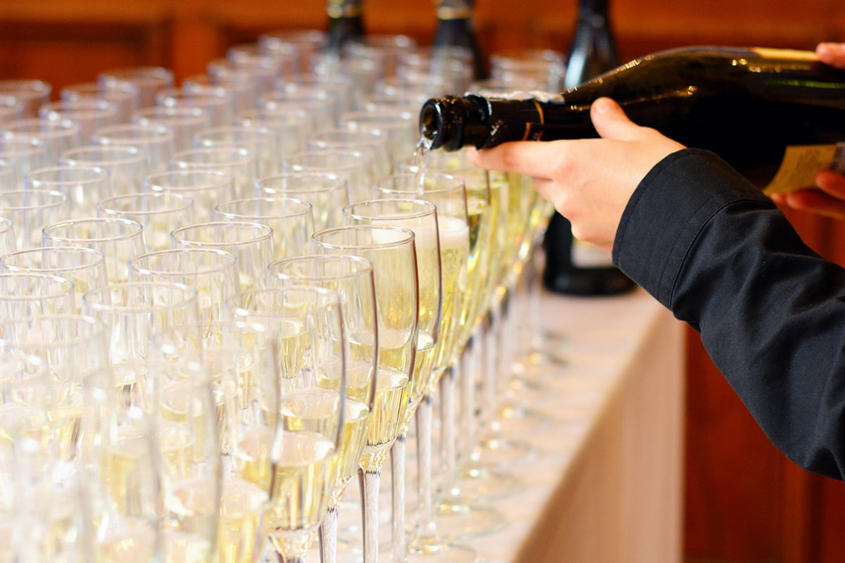 EVENT-CATERERS-DRINKS-SERVICE-min